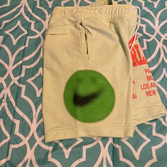 Neon greenish-yellow Nike World-Tour sweatshirt and sweatshorts XS - Picture 6 of 8